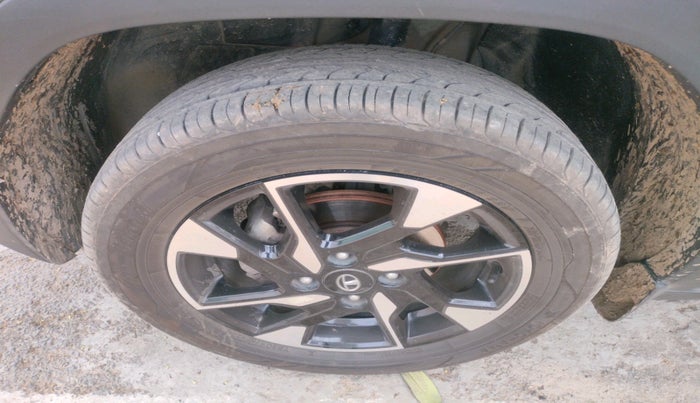 2023 Tata PUNCH ACCOMPLISHED DAZZLE SUNROOF CNG MT, Petrol, Manual, 65,391 km, tyre