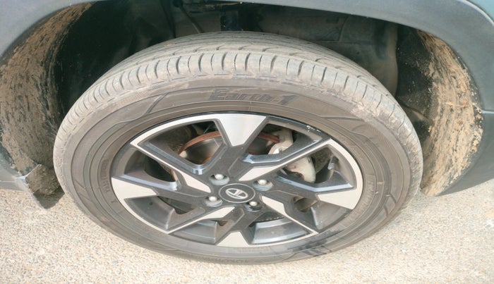 2023 Tata PUNCH ACCOMPLISHED DAZZLE SUNROOF CNG MT, Petrol, Manual, 65,391 km, tyre