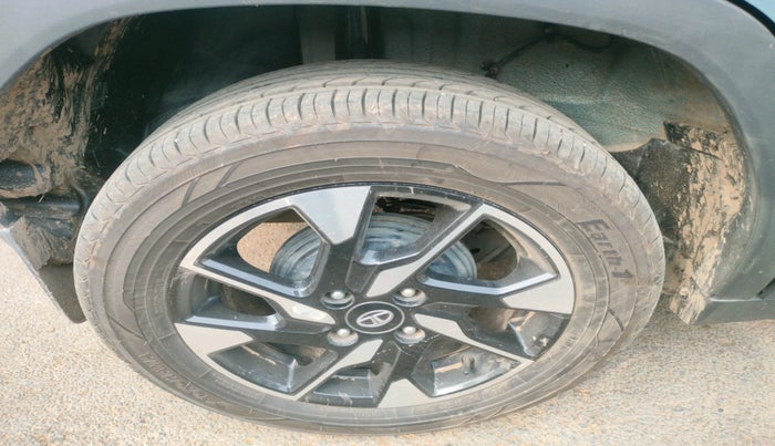 2023 Tata PUNCH ACCOMPLISHED DAZZLE SUNROOF CNG MT, Petrol, Manual, 65,391 km, tyre