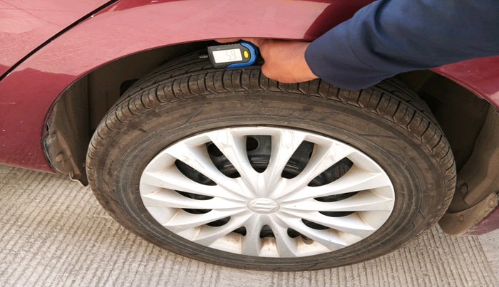 2016 Maruti Ciaz VXI+, Petrol, Manual, 65,831 km, tyre