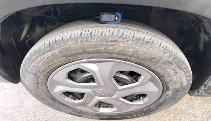 2024 Maruti BREZZA LXI S- CNG, Petrol, Manual, 21,498 km, tyre