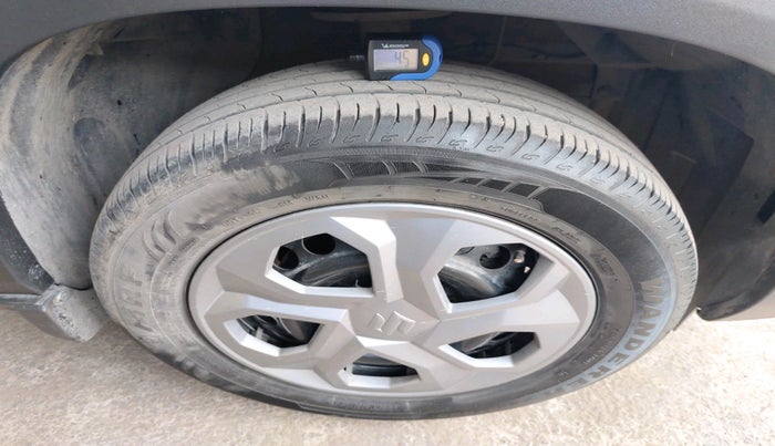 2024 Maruti BREZZA LXI S- CNG, Petrol, Manual, 21,498 km, tyre