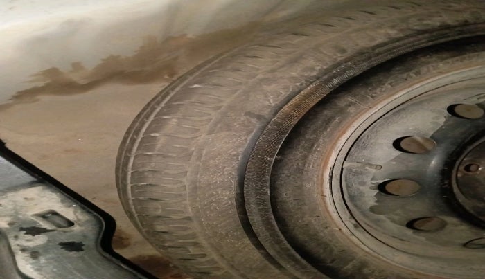 2020 Maruti Dzire ZXI, Petrol, Manual, 1,38,839 km, tyre