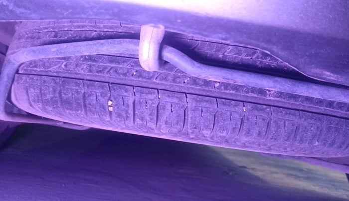 2020 Maruti Ertiga VXI CNG, Petrol, Manual, 85,991 km, tyre