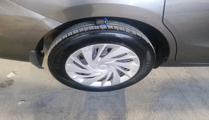 2020 Maruti Ertiga VXI CNG, Petrol, Manual, 85,991 km, tyre