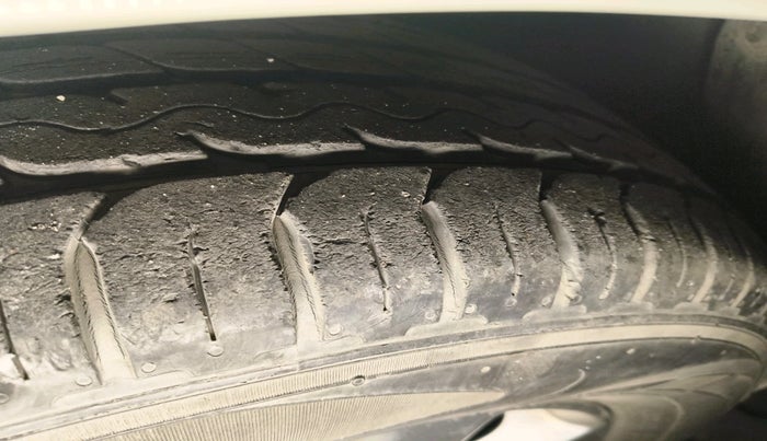 2017 Maruti Ertiga ZXI, Petrol, Manual, 66,644 km, tyre