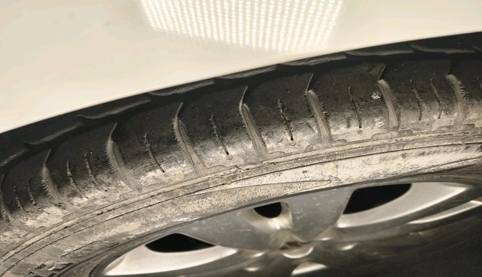 2017 Maruti Ertiga ZXI, Petrol, Manual, 66,644 km, tyre