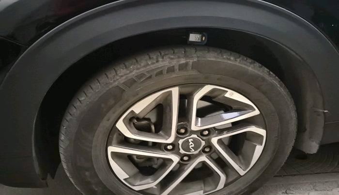 2023 KIA CARENS LUXURY (O)1.5 DIESEL AT 7 STR , Diesel, Automatic, 24,889 km, tyre