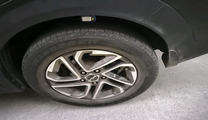 2023 KIA CARENS LUXURY (O)1.5 DIESEL AT 7 STR , Diesel, Automatic, 24,889 km, tyre