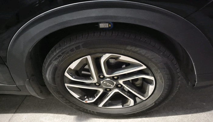 2023 KIA CARENS LUXURY (O)1.5 DIESEL AT 7 STR , Diesel, Automatic, 24,889 km, tyre