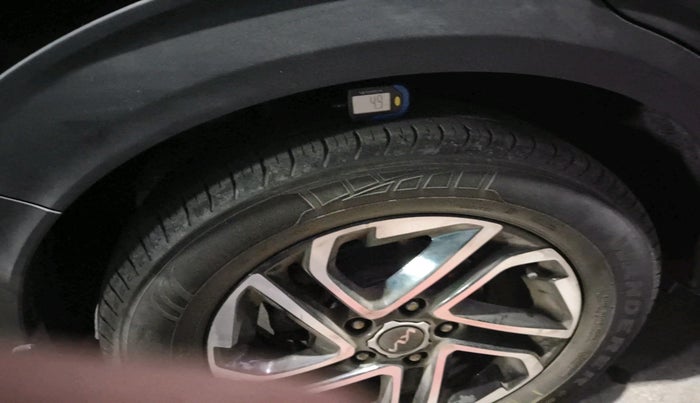 2023 KIA CARENS LUXURY (O)1.5 DIESEL AT 7 STR , Diesel, Automatic, 24,889 km, tyre