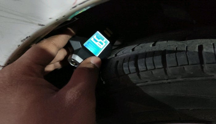 2012 Hyundai Eon ERA +, Petrol, Manual, 52,225 km, tyre