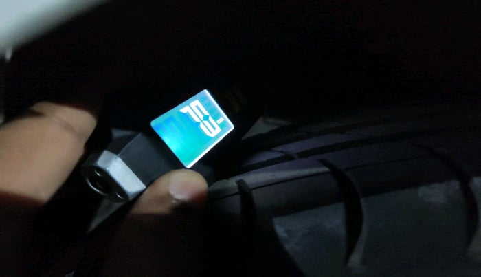 2012 Hyundai Eon ERA +, Petrol, Manual, 52,225 km, tyre