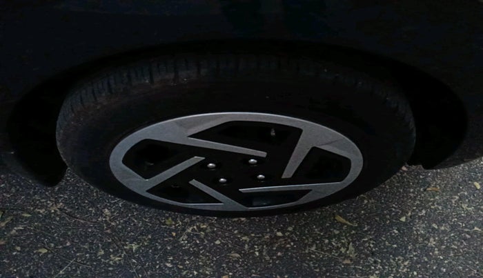 2023 Hyundai GRAND I10 NIOS SPORTZ AMT 1.2 KAPPA VTVT, Petrol, Automatic, 2,203 km, tyre