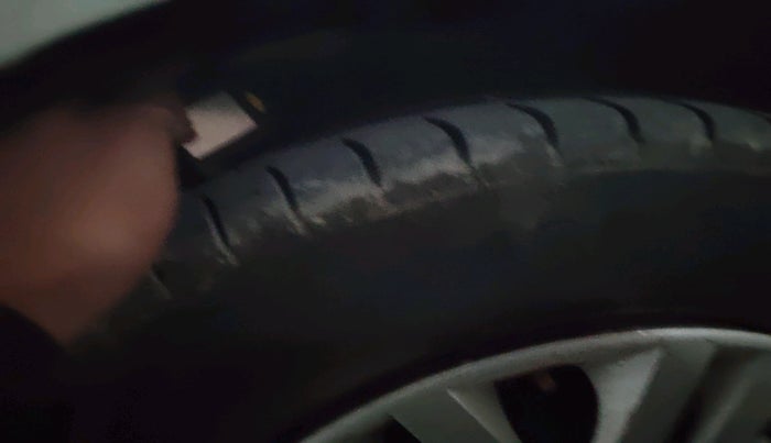 2017 Maruti Dzire VDI, Diesel, Manual, 1,99,136 km, tyre