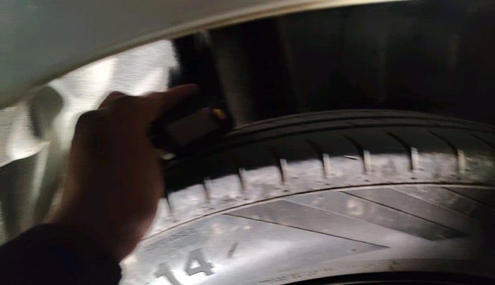 2017 Maruti Dzire VDI, Diesel, Manual, 1,99,136 km, tyre