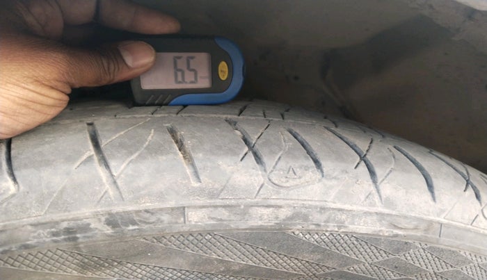 2018 Toyota Innova Crysta 2.4 ZX 7 STR, Diesel, Manual, 1,73,693 km, tyre