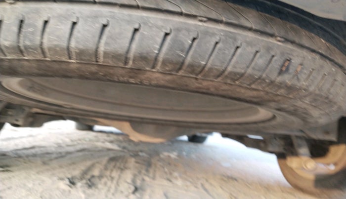 2018 Toyota Innova Crysta 2.4 ZX 7 STR, Diesel, Manual, 1,73,693 km, tyre