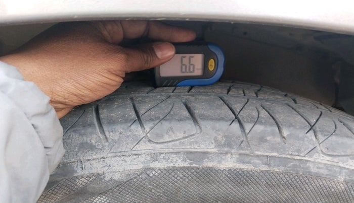 2018 Toyota Innova Crysta 2.4 ZX 7 STR, Diesel, Manual, 1,73,693 km, tyre