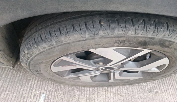 2021 KIA SONET HTX 1.0 IMT, Petrol, Manual, 36,877 km, tyre