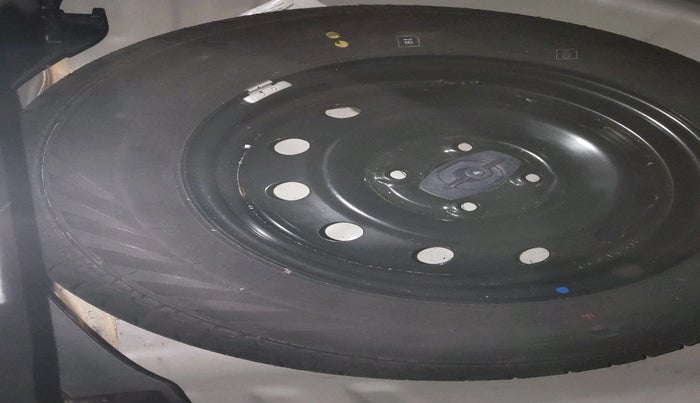 2024 Maruti Swift VXI, Petrol, Manual, 37,476 km, tyre