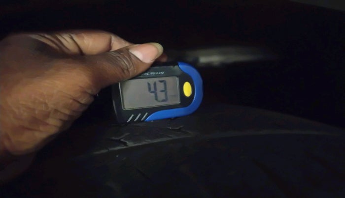 2015 Tata Safari Storme 2.2 EX 4X2, Diesel, Manual, 1,48,563 km, tyre