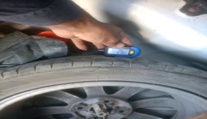 2011 Hyundai Verna FLUIDIC 1.6 VTVT SX OPT AT, Petrol, Automatic, 1,11,426 km, tyre