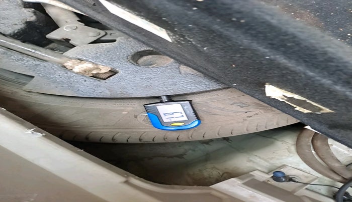 2020 Mahindra XUV300 W8 (O) 1.5 DIESEL AMT, Diesel, Automatic, 1,40,396 km, tyre