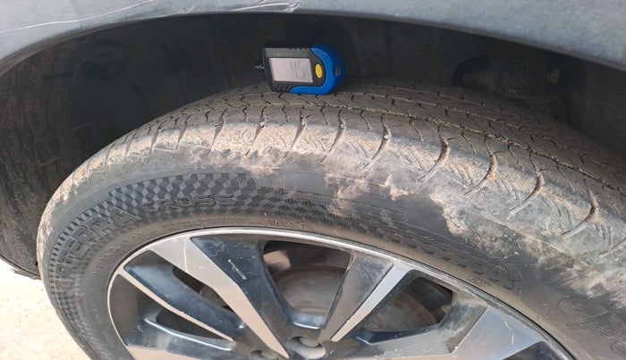 2020 Mahindra XUV300 W8 (O) 1.5 DIESEL AMT, Diesel, Automatic, 1,40,396 km, tyre