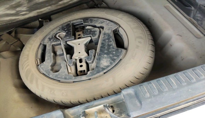 2017 Maruti Vitara Brezza VDI (O), Diesel, Manual, 2,34,251 km, tyre