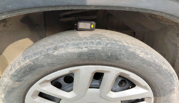 2017 Maruti Vitara Brezza VDI (O), Diesel, Manual, 2,34,251 km, tyre