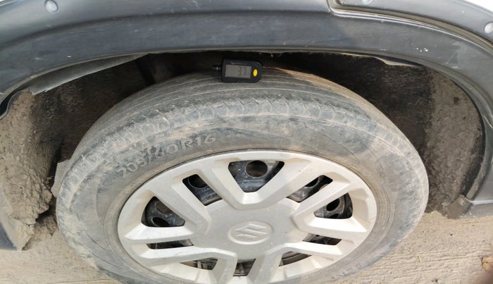 2017 Maruti Vitara Brezza VDI (O), Diesel, Manual, 2,34,251 km, tyre