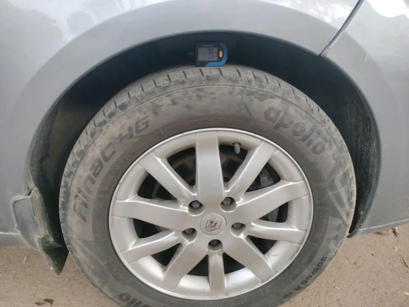2011 Renault Fluence 2.0 E4 AT, Petrol, Automatic, 95,595 km, tyre