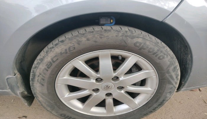 2011 Renault Fluence 2.0 E4 AT, Petrol, Automatic, 95,539 km, tyre