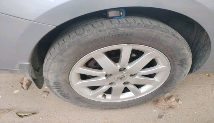 2011 Renault Fluence 2.0 E4 AT, Petrol, Automatic, 95,539 km, tyre