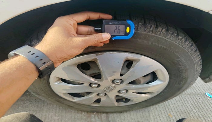 2012 Hyundai i10 MAGNA 1.1, Petrol, Manual, 1,43,092 km, tyre