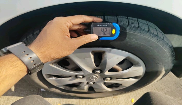 2012 Hyundai i10 MAGNA 1.1, Petrol, Manual, 1,43,092 km, tyre