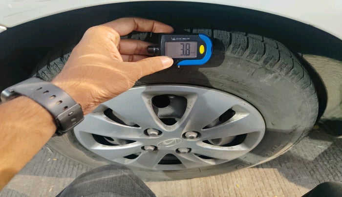 2012 Hyundai i10 MAGNA 1.1, Petrol, Manual, 1,43,092 km, tyre