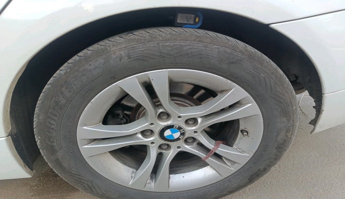 2012 BMW 3 Series 320d, Diesel, Automatic, 1,53,642 km, tyre