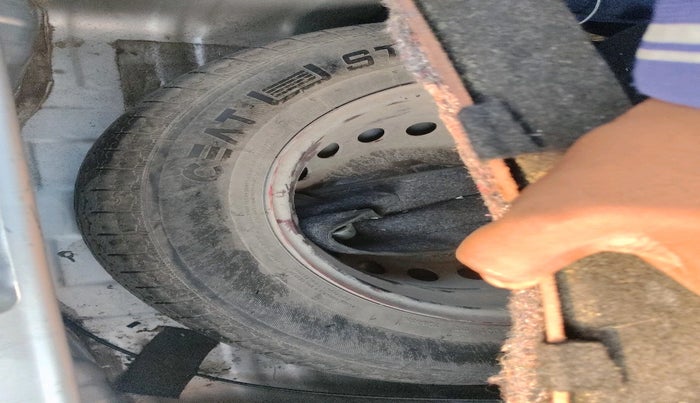 2021 Renault Kwid STD, Petrol, Manual, 19,421 km, tyre