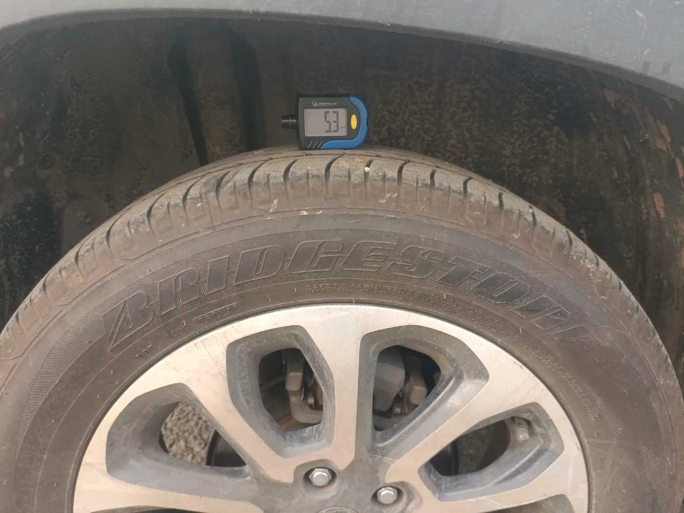 2023 Maruti Grand Vitara ALPHA SMART HYBRID, Petrol, Manual, 1,27,002 km, tyre