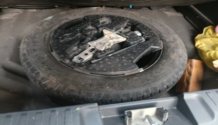 2017 Maruti Vitara Brezza ZDI, Diesel, Manual, 1,06,926 km, tyre