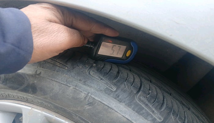 2015 Maruti Ciaz VXI, Petrol, Manual, 1,43,775 km, tyre