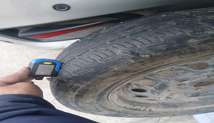 2015 Maruti Ciaz VXI, Petrol, Manual, 1,43,775 km, tyre