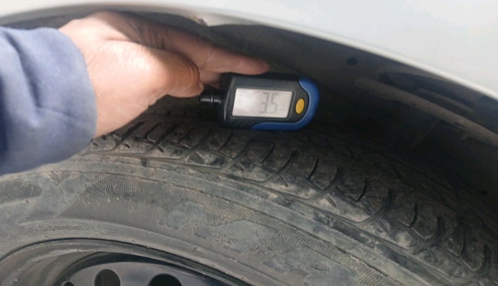 2015 Maruti Ciaz VXI, Petrol, Manual, 1,43,775 km, tyre