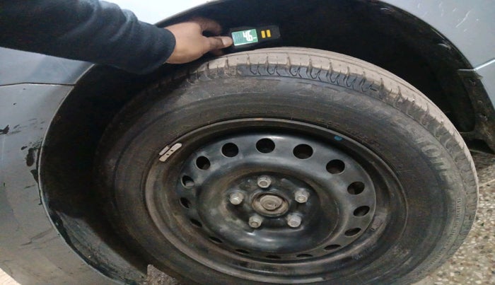 2012 Maruti Ertiga ZXI, Petrol, Manual, 1,92,484 km, tyre