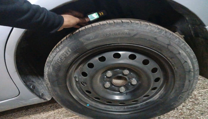 2012 Maruti Ertiga ZXI, Petrol, Manual, 1,92,484 km, tyre