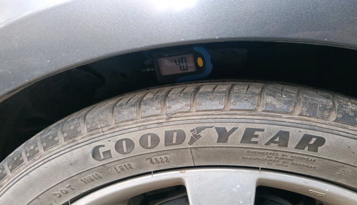 2012 Hyundai Verna FLUIDIC 1.6 VTVT SX AT, Petrol, Automatic, 67,431 km, tyre