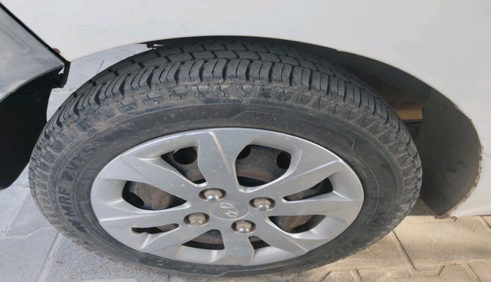 2015 Hyundai Eon 1.0 MAGNA +, Petrol, Manual, 61,955 km, tyre