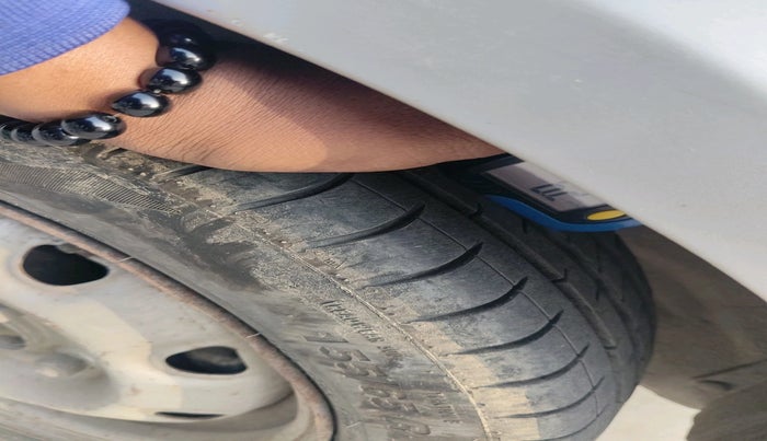 2011 Maruti Alto K10 LXI, Petrol, Manual, 62,114 km, tyre